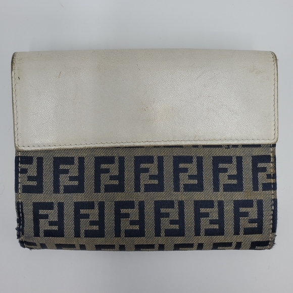 Authentic Preowned Fendi Bifold Wallet - Picture 2 of 9
